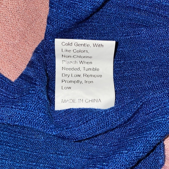 Trendy pink and blue halter top - Picture 4 of 4